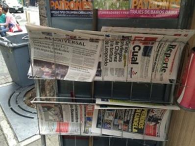 Jornais de oposição, numa banca do centro. Observe  a machete do Tal Cual, chamando Maduro de torturador