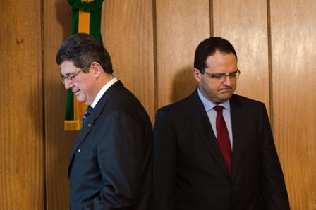 Brasília - O ex-ministro Joaquim Levy transmite o cargo para o novo ministro da Fazenda, Nelson Barbosa (Marcelo Camargo/Agência Brasil)