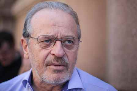 11/12/2015 - PORTO ALEGRE, RS - Evento do PDT junto a estátua de bronze em homenagem a Leonel de Moura Brizola - entre a Catedral e o Palácio Piratini. Foto: Guilherme Santos/Sul21