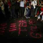 Golpe tenta proibir atos nas universidades