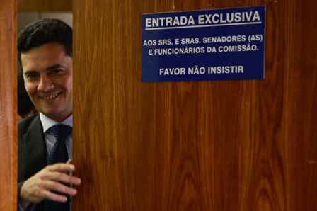 O juiz federal Sergio Moro participa na Comissão de Constituição, Justiça e Cidadania (CCJ) do Senado de audiência pública sobre projeto que altera o Código de Processo Penal (Fabio Rodrigues Pozzebom/Agência Brasil)