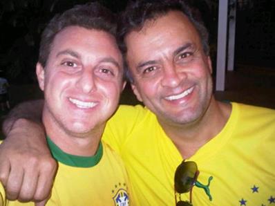 aecio-neves-e-luciano-huck-comemoram-juntos