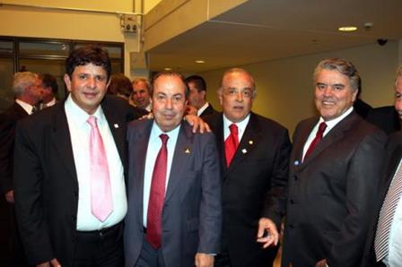 Danilo de Castro, secretario de Estado do governo de MG, é o segundo, da esq para direita. Na extrema direita está Saulo Wanderley. Tuti amici