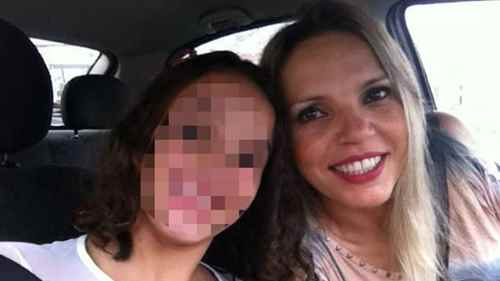 Luisa, filha de Karina, diz que a política virou assunto no recreio e colegas culpam Dilma pelos preços da cantina