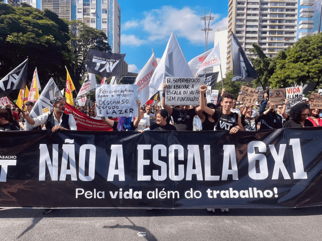 A Fundação Maurício Grabois divulgou uma nota técnica defendendo o fim da escala 6×1 e a redução da jornada de trabalho no Brasil, argumentando que a medida pode melhorar a qualidade de vida dos trabalhadores e alinhar o país às tendências internacionais.