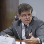 Gerente da OSCIP Amigos da Terra, Pedro Burnier em pronunciamento à mesa da sala de comissões do Senado durante a Comissão Mi