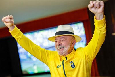Lula comemorando vitória do Brasil contra o Japão, em 29 de junho de 2026