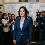 A política peruana Keiko Fujimori em pronunciamento à imprensa em Lima.