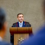 Imagem editorial de apoio sobre oficial.
