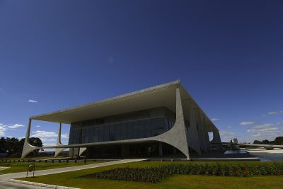 Imagem editorial de apoio sobre institucional.