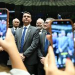 Imagem editorial de apoio sobre oficial.
