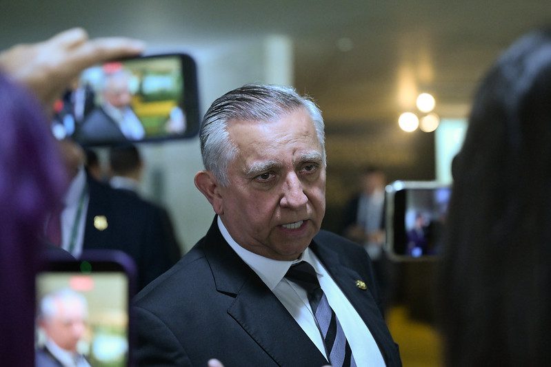 Imagem editorial de apoio sobre oficial.