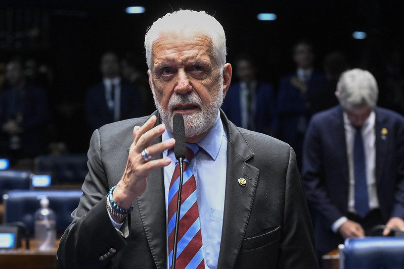 Imagem editorial de apoio sobre oficial.