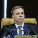 Imagem editorial de apoio sobre oficial.
