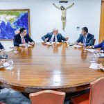 Imagem editorial de apoio sobre oficial.