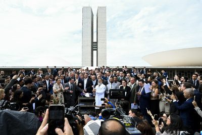 Imagem editorial de apoio sobre oficial.