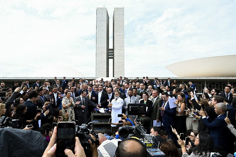 Imagem editorial de apoio sobre oficial.