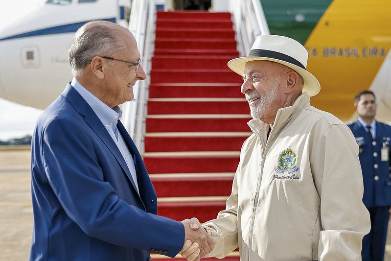 Imagem editorial de apoio sobre oficial.