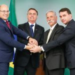 Imagem editorial de apoio sobre oficial.