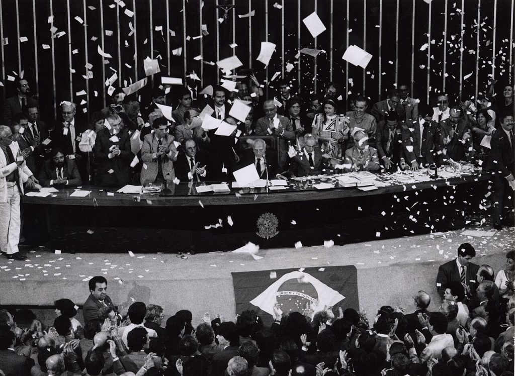 Imagem editorial de apoio sobre institucional.