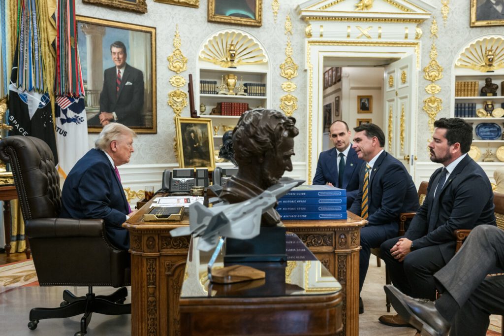 Imagem editorial de apoio sobre oficial.