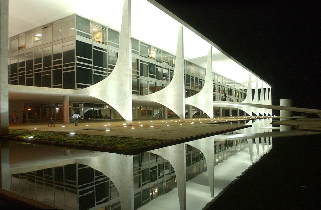 Imagem editorial de apoio sobre institucional.