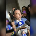Imagem editorial de apoio sobre oficial.