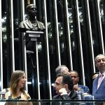 Imagem editorial de apoio sobre oficial.