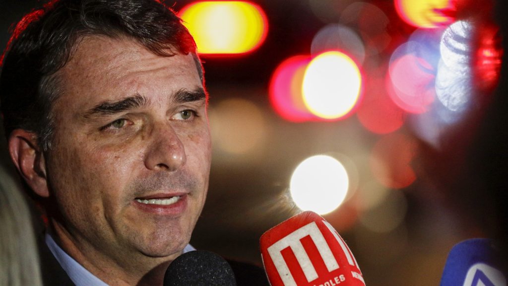 Imagem editorial de apoio sobre oficial.
