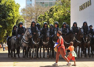 Imagem editorial de apoio sobre institucional.