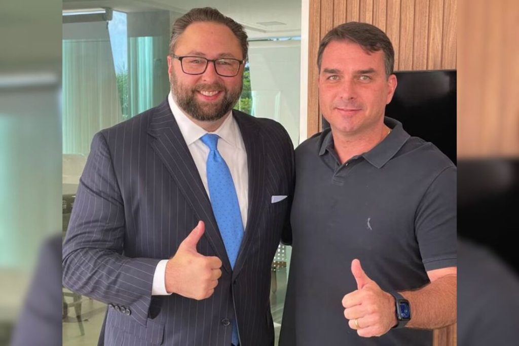 Jason Miller e Flavio Bolsonaro