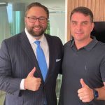Jason Miller e Flavio Bolsonaro