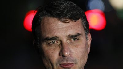 Imagem editorial de apoio sobre oficial.