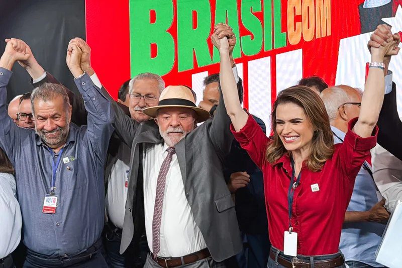 Marília Arraes e o presidente Lula durante convenção nacional do PDT em Brasília