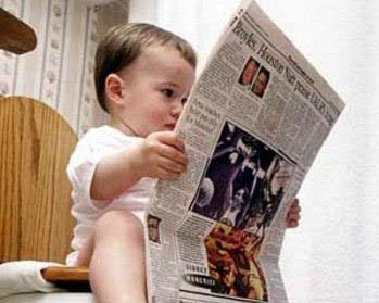 bebe-lendo-jornal