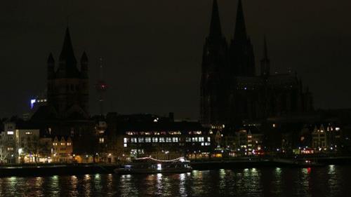 Luzes da cidade de Colônia foram apagadas em protesto contra Pegida