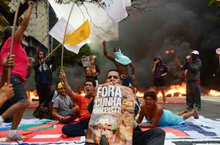 São Paulo - Ato contra o impeachment ao lado da Praça da Bandeira (Rovena Rosa/Agência Brasil)