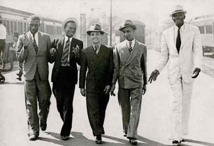 Paulo da Portela, Heitor dos Prazeres, Gilberto Alves, Alcebíades Barcelos (Bide) e Armando Marçal. Foto: Domínio público.