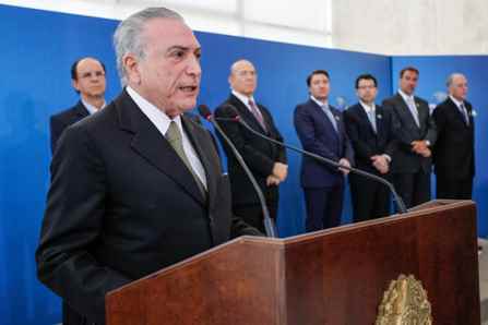 Brasília - DF, 01/06/2016. Presidente Interino Michel Temer durante cerimônia de posse de Maria Silvia Bastos Marques, no cargo de Presidente do Banco Nacional de Desenvolvimento Econômico e Social (BNDES) e dos senhores Paulo Rogério Caffarelli, no cargo de Presidente do Banco do Brasil, Gilberto Occhi, no cargo de Presidente da Caixa Econômica Federal, Pedro Parente, no cargo de Presidente da Petrobras e Ernesto Lozardo, no cargo de Presidente do Instituto de Pesquisa Econômica Aplicada (Ipea). Foto: Beto Barata/PR