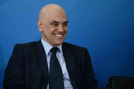 Ministro Alexandre de Moraes transforma 'fama de mau' em piada