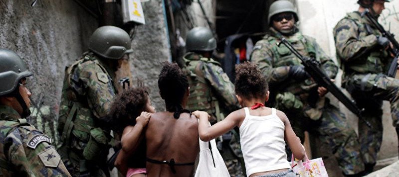 Resultado de imagem para foto intervenção militar no Rio