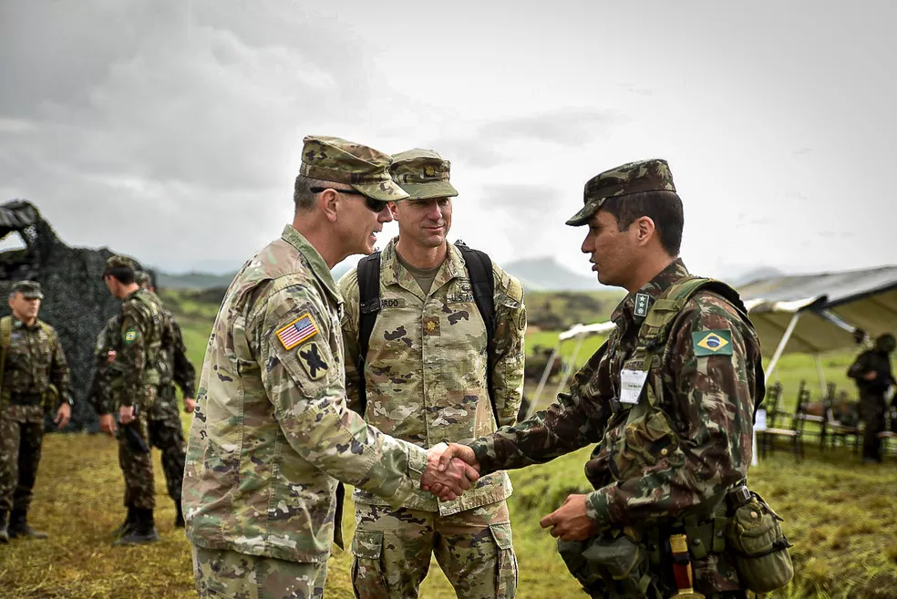 Exército Brasileiro vai fazer exercício com Exército dos EUA em ambiente de  selva