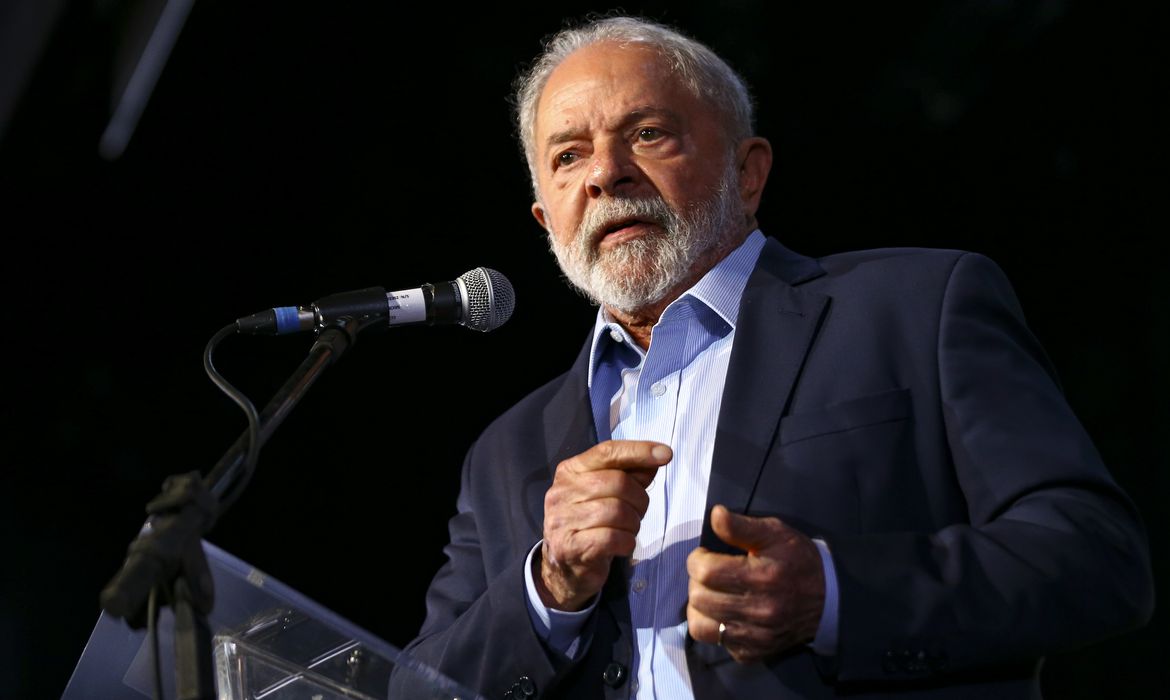 Lula diz que Brasil não poupará esforços para evitar escalada do