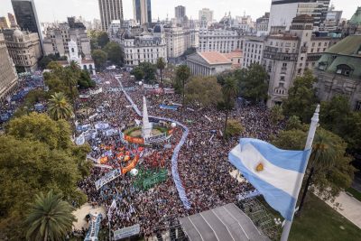 Multidão saiu as ruas de Buenos Aires por Memoria, Verdade e Justiça. Foto reprodução