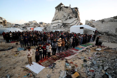 Comida escassa e preços altos fazem do Eid um dia de fome para milhares em Gaza. Pais chamam a situação de “missão impossível”.