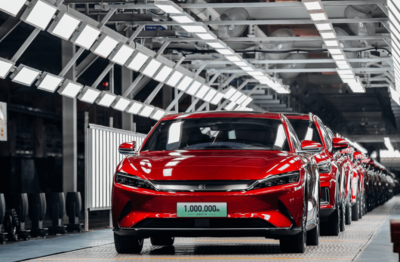 Estados Unidos acusam a China de subsídios desleais e preparam tarifas que podem encarecer a produção de baterias para carros elétricos.