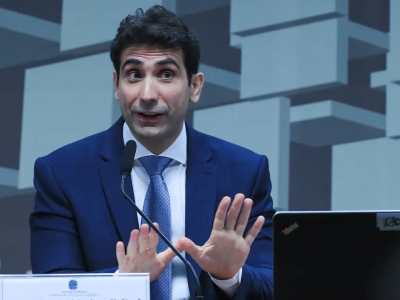 Com Gabriel Galípolo no comando, o Banco Central segue firme na política de juros altos, contrariando promessas de mudança e aprofundando desigualdades.
