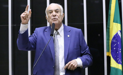 Valdemar cede à bancada bolsonarista e afasta deputado por declarações que exaltam o STF e reprovam ingerência dos EUA.