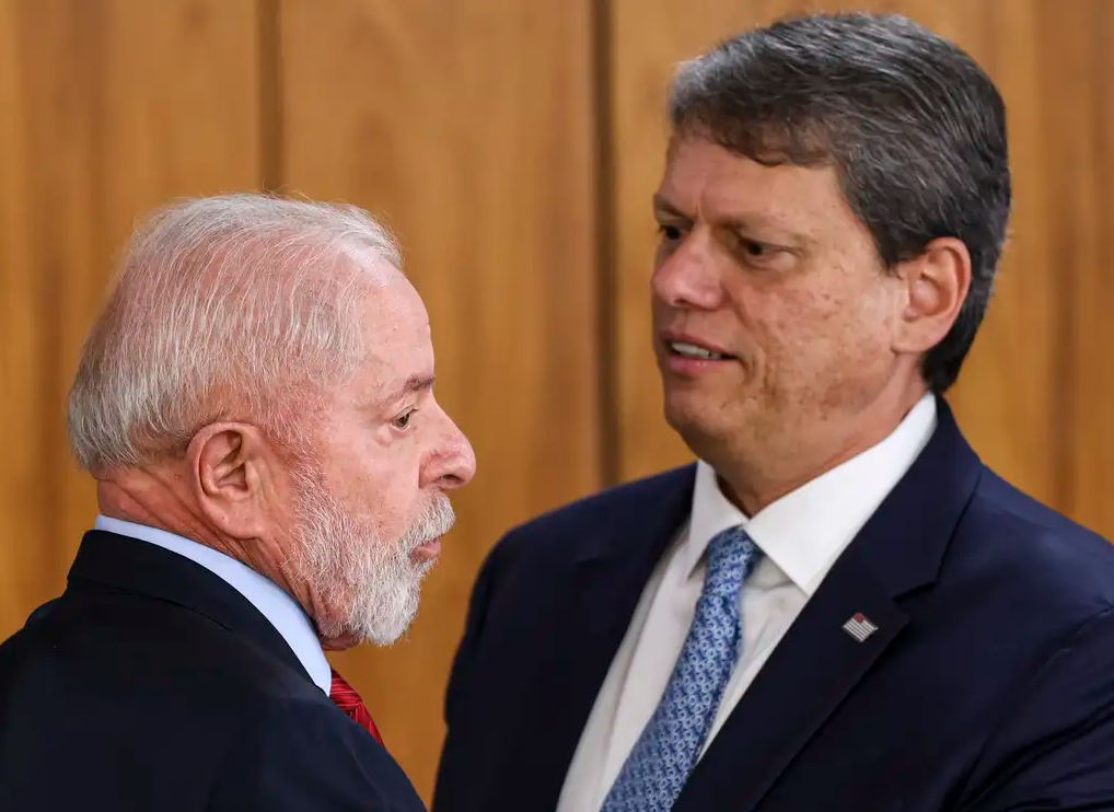 A proposta foi vista como pragmática, mas expõe rachaduras no campo bolsonarista, que cobra também uma resposta política ao STF.