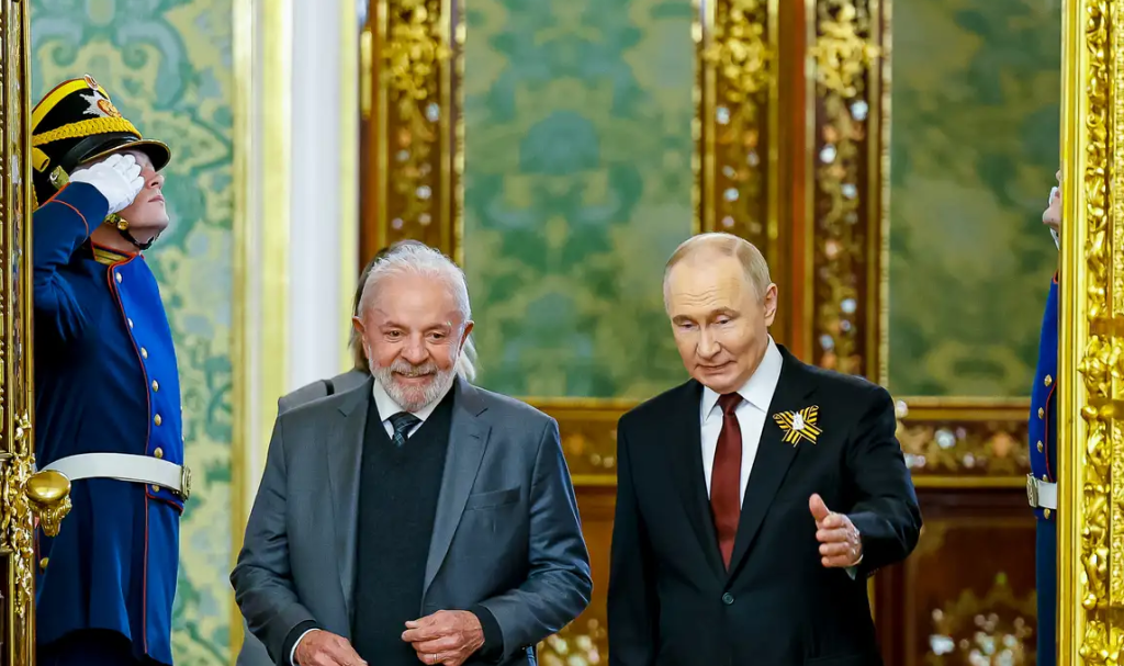 Ao equilibrar diálogo com Rússia, EUA e União Europeia, Lula recupera protagonismo internacional sem abrir mão da soberania nacional.